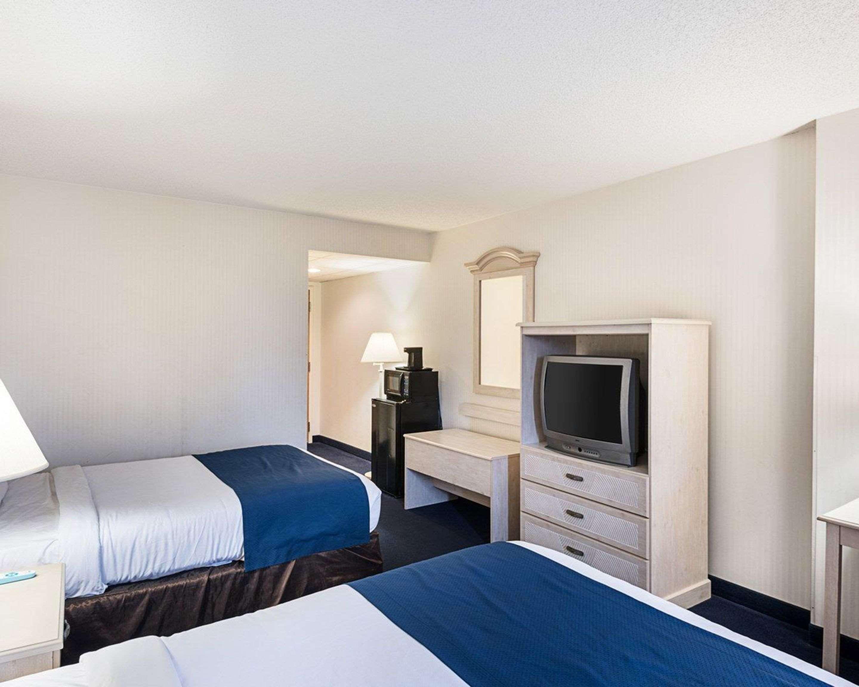 Econo Lodge Inn & Suites Rehoboth Beach Bagian luar foto