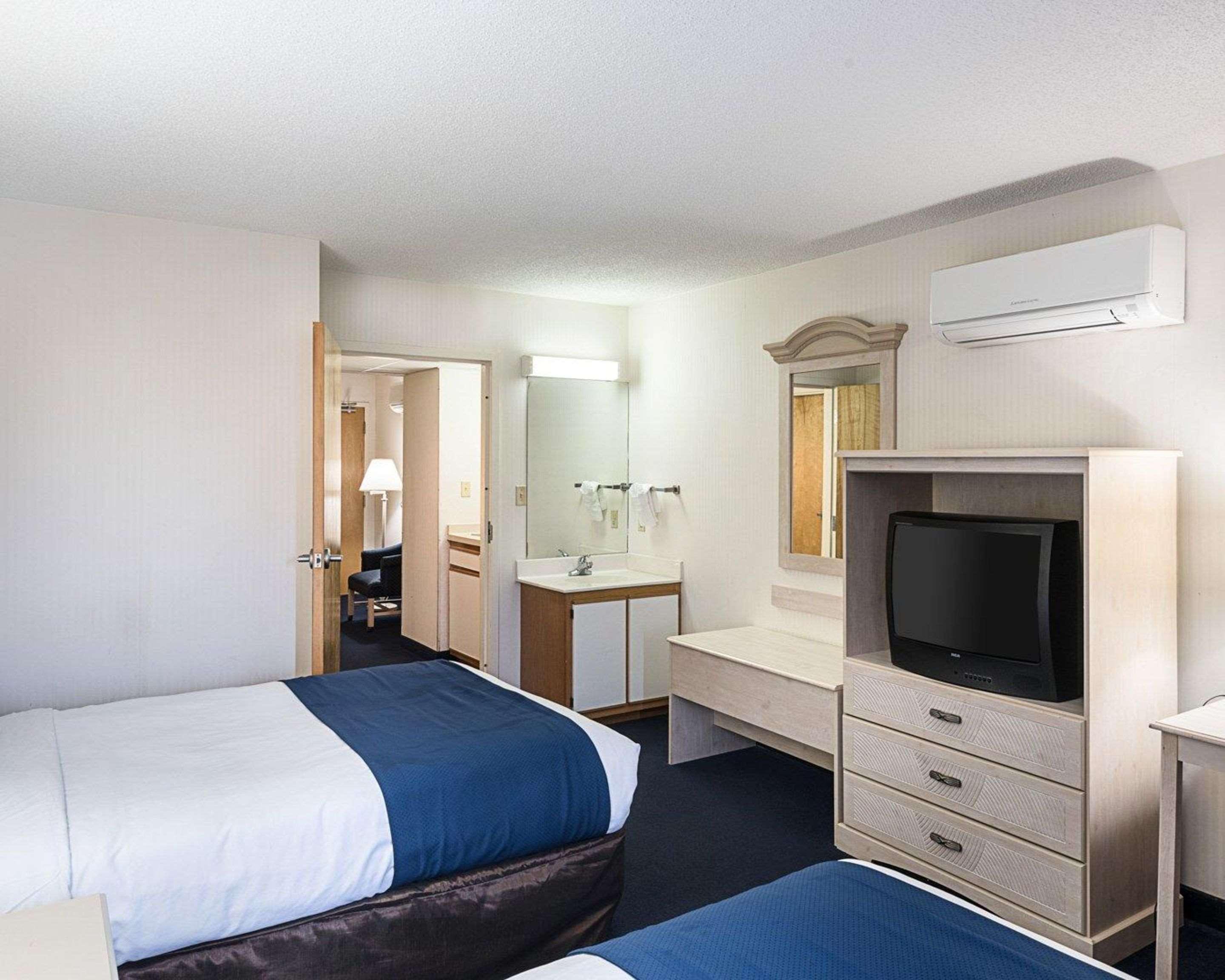Econo Lodge Inn & Suites Rehoboth Beach Bagian luar foto
