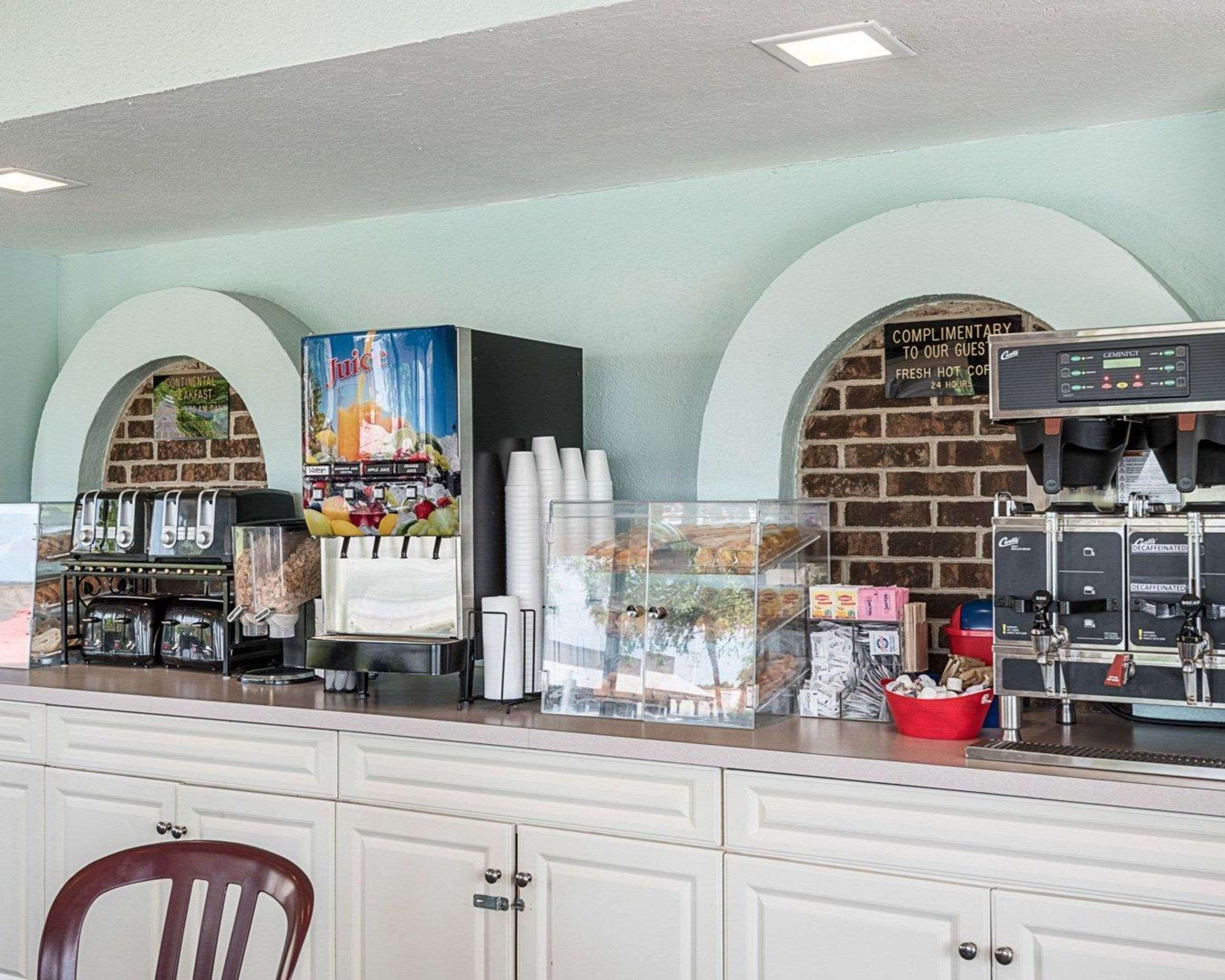 Econo Lodge Inn & Suites Rehoboth Beach Bagian luar foto