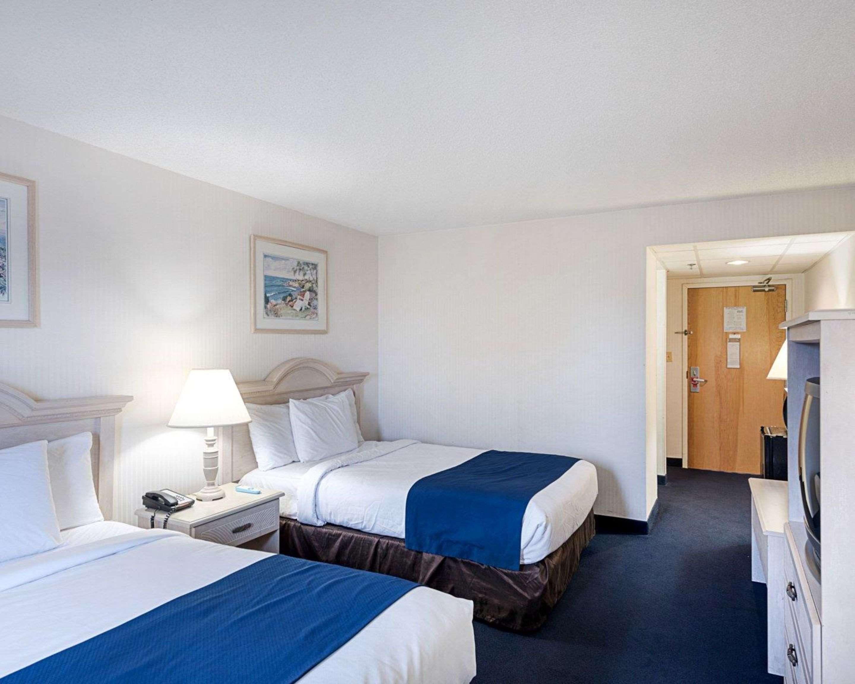 Econo Lodge Inn & Suites Rehoboth Beach Bagian luar foto