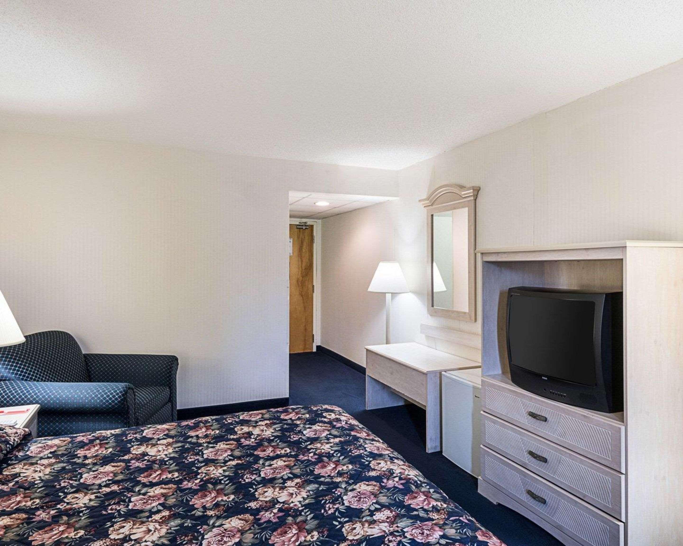 Econo Lodge Inn & Suites Rehoboth Beach Bagian luar foto