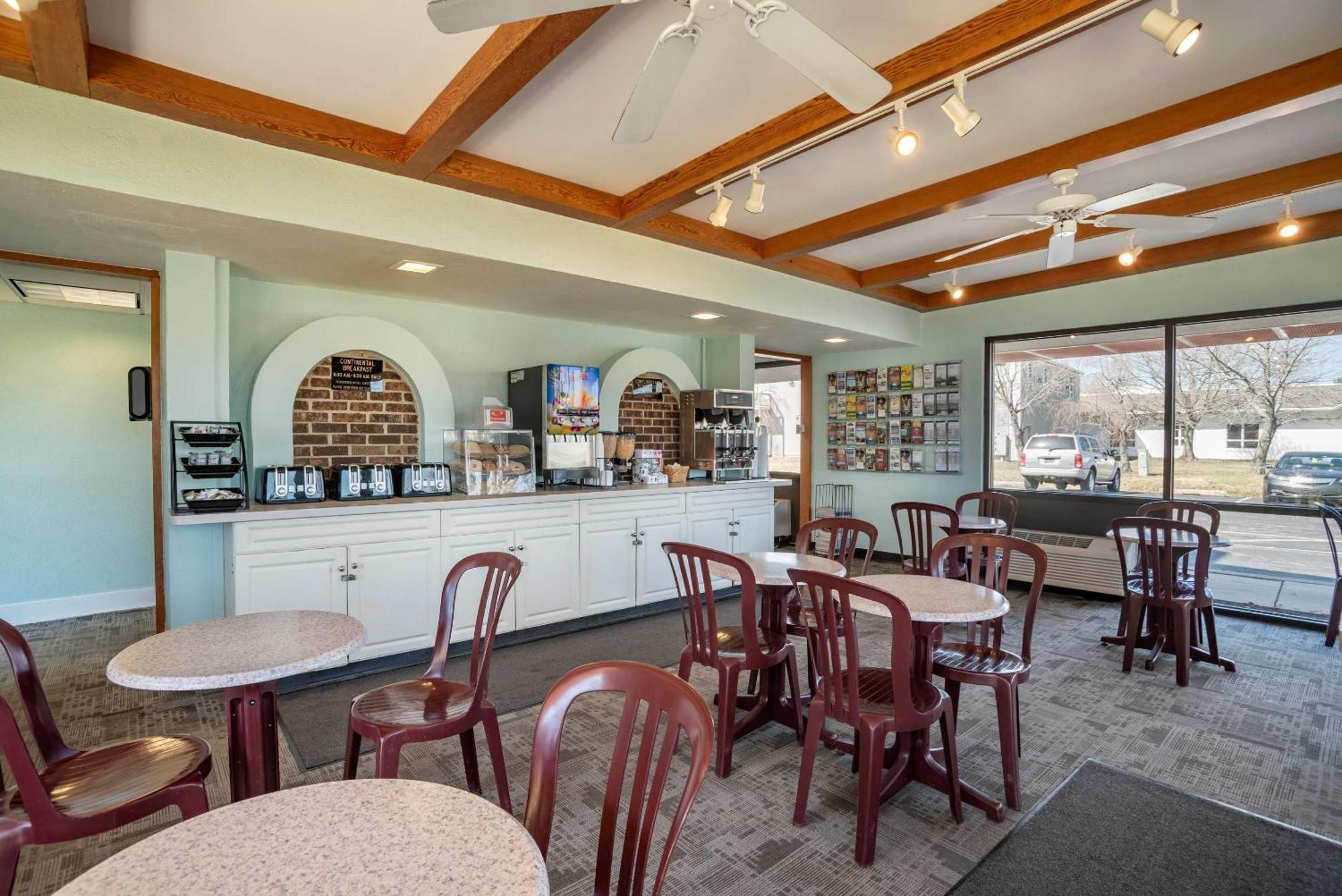 Econo Lodge Inn & Suites Rehoboth Beach Bagian luar foto