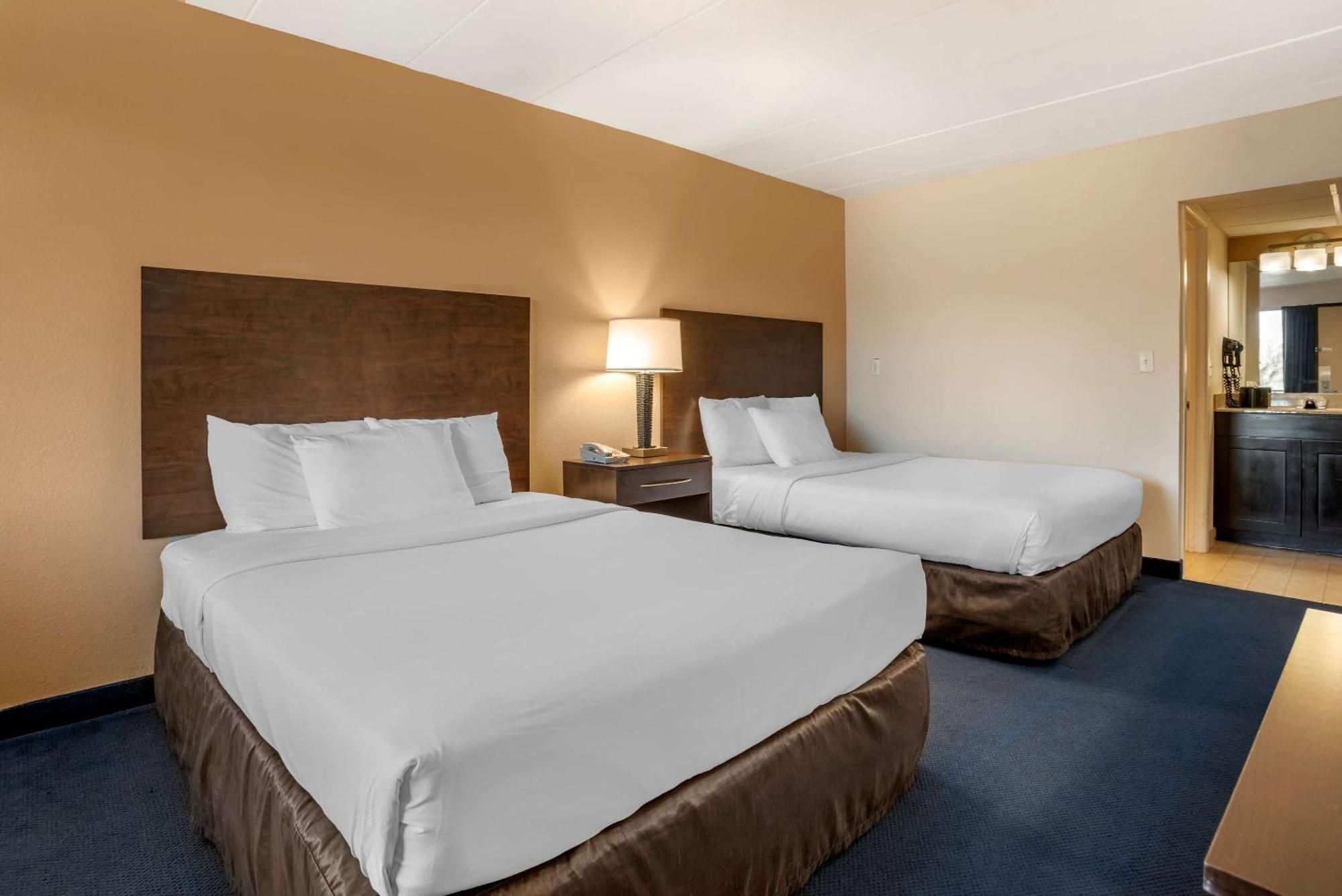 Econo Lodge Inn & Suites Rehoboth Beach Bagian luar foto