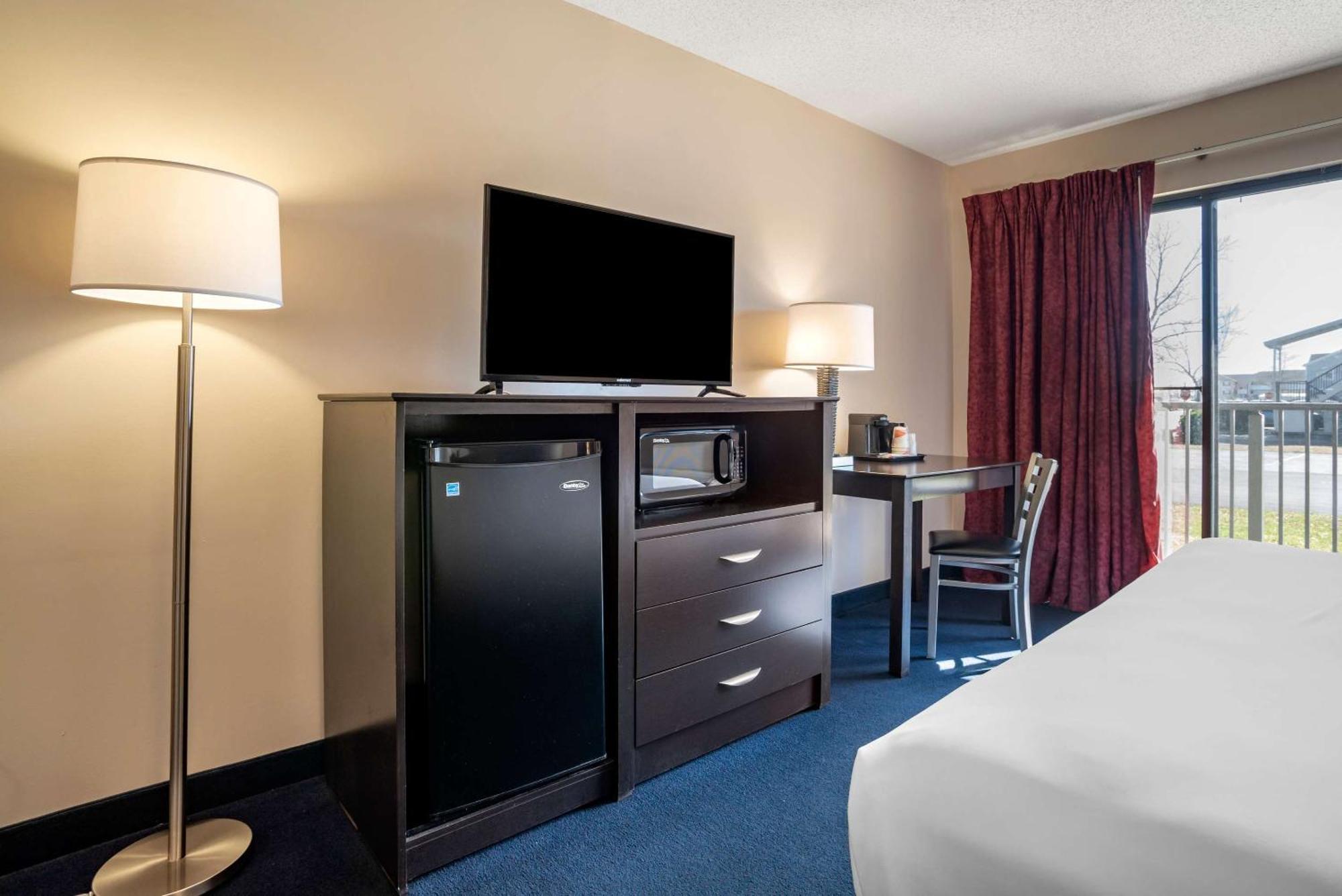 Econo Lodge Inn & Suites Rehoboth Beach Bagian luar foto