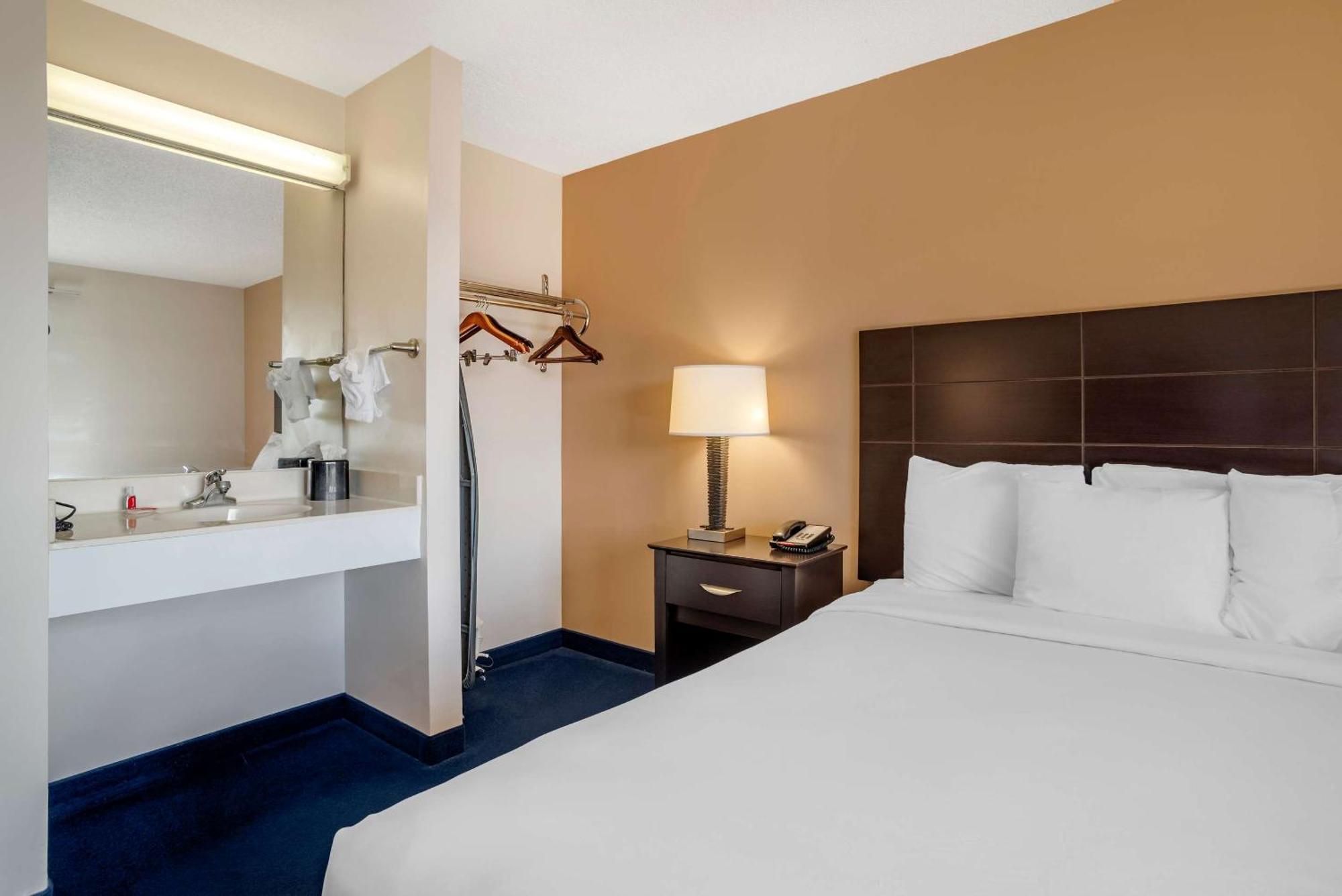 Econo Lodge Inn & Suites Rehoboth Beach Bagian luar foto