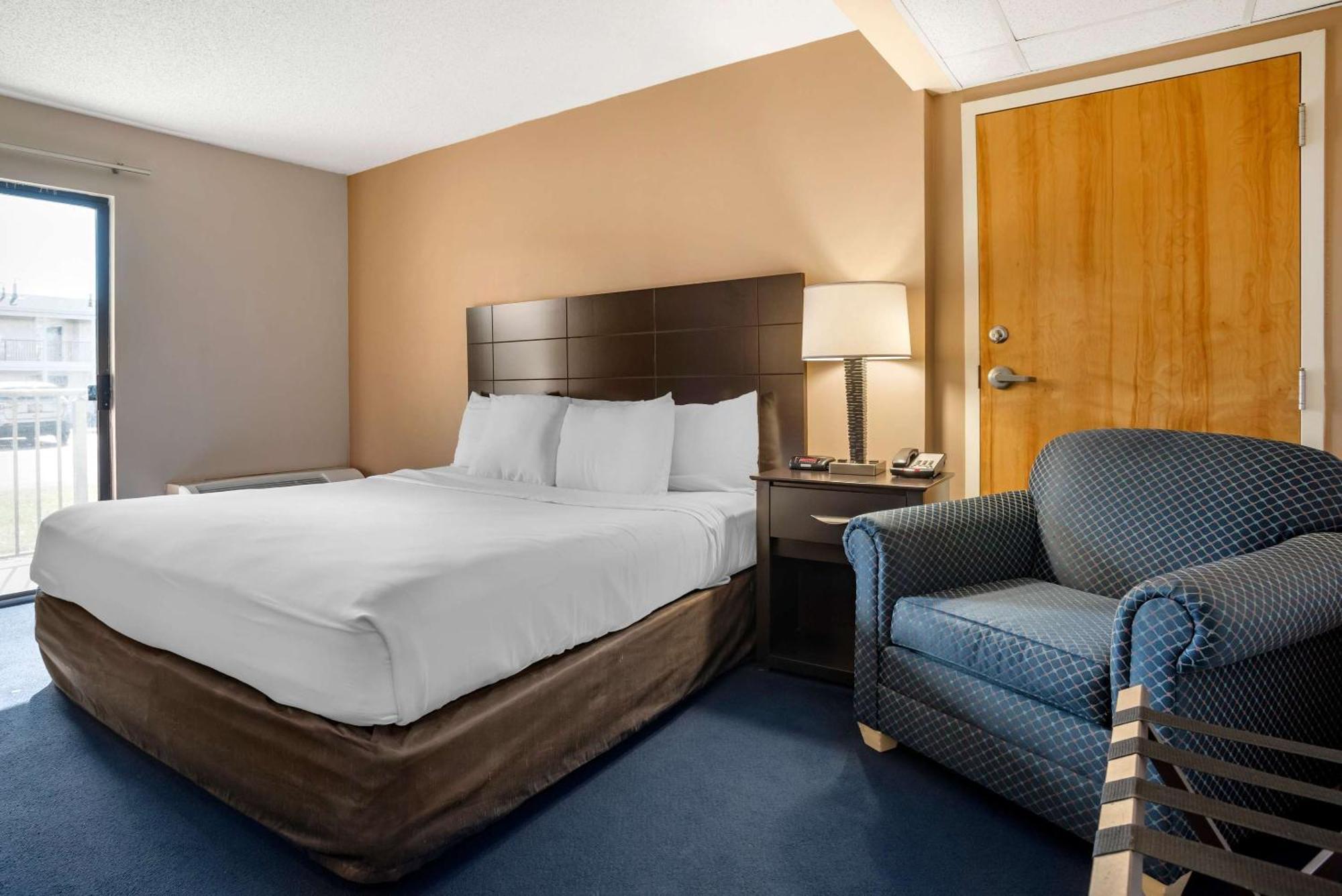 Econo Lodge Inn & Suites Rehoboth Beach Bagian luar foto