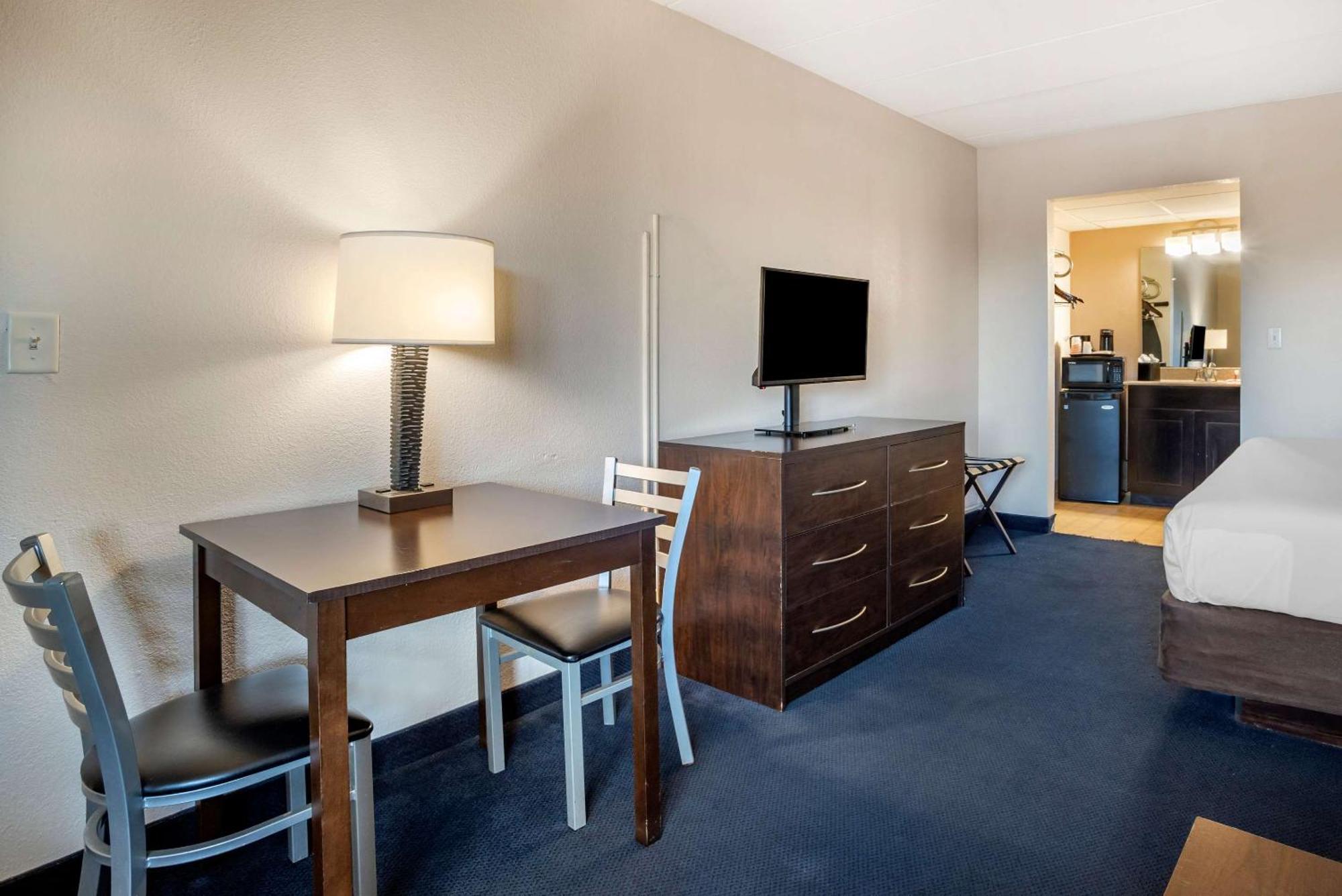 Econo Lodge Inn & Suites Rehoboth Beach Bagian luar foto