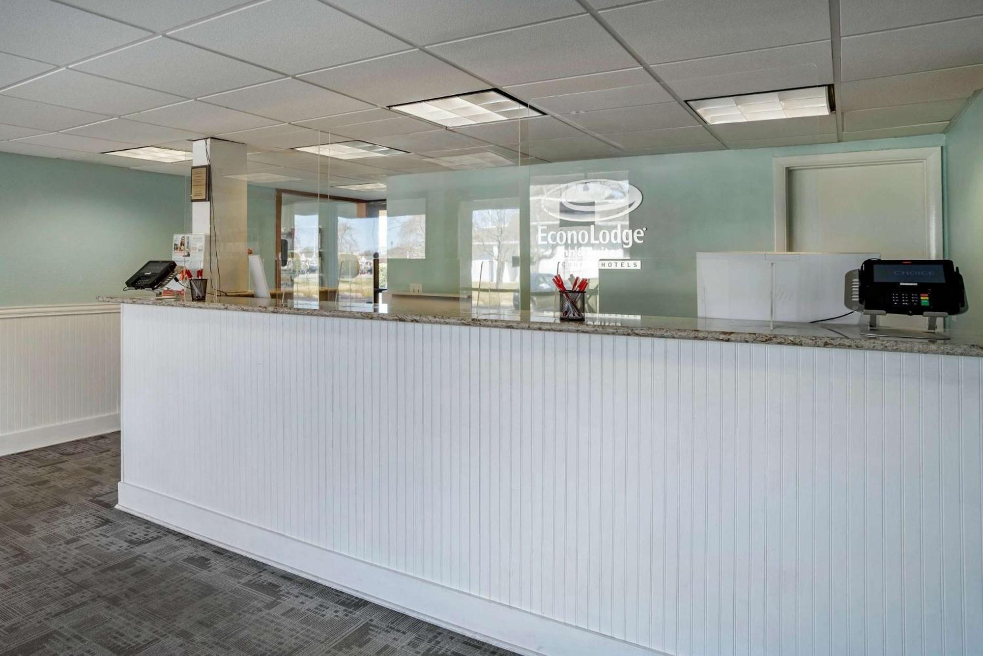 Econo Lodge Inn & Suites Rehoboth Beach Bagian luar foto